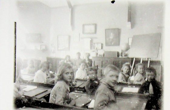 Photograph of the Ropley Primary School Class (2)