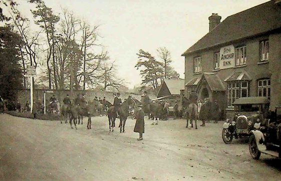 Hampshire Hunt at the Anchor Inn, Ropley .