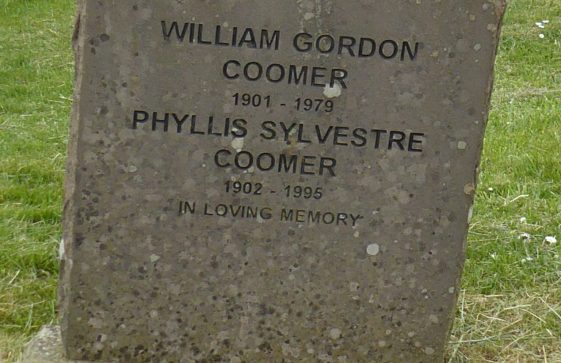 Photograph of the gravestone of William Gordon and Phyllis Sylvestre Coomer